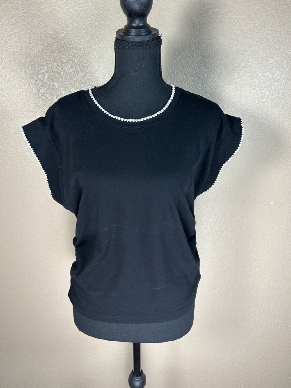 Madewell Black Ruched Side Flutter Sleeve Tee w/ White Trim – Size Large
